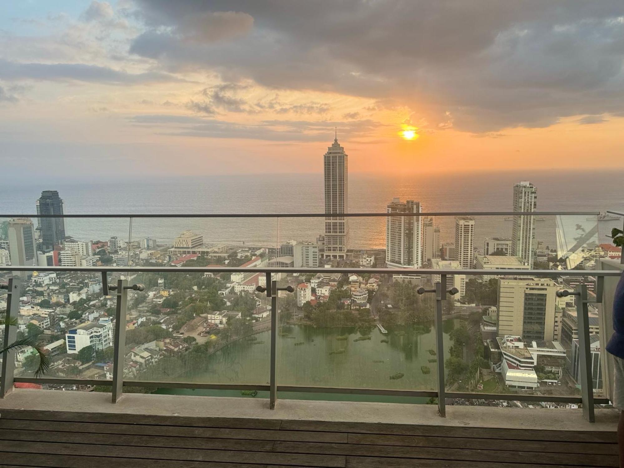 Altair Luxury Colombo By Miracle Apartment ภายนอก รูปภาพ